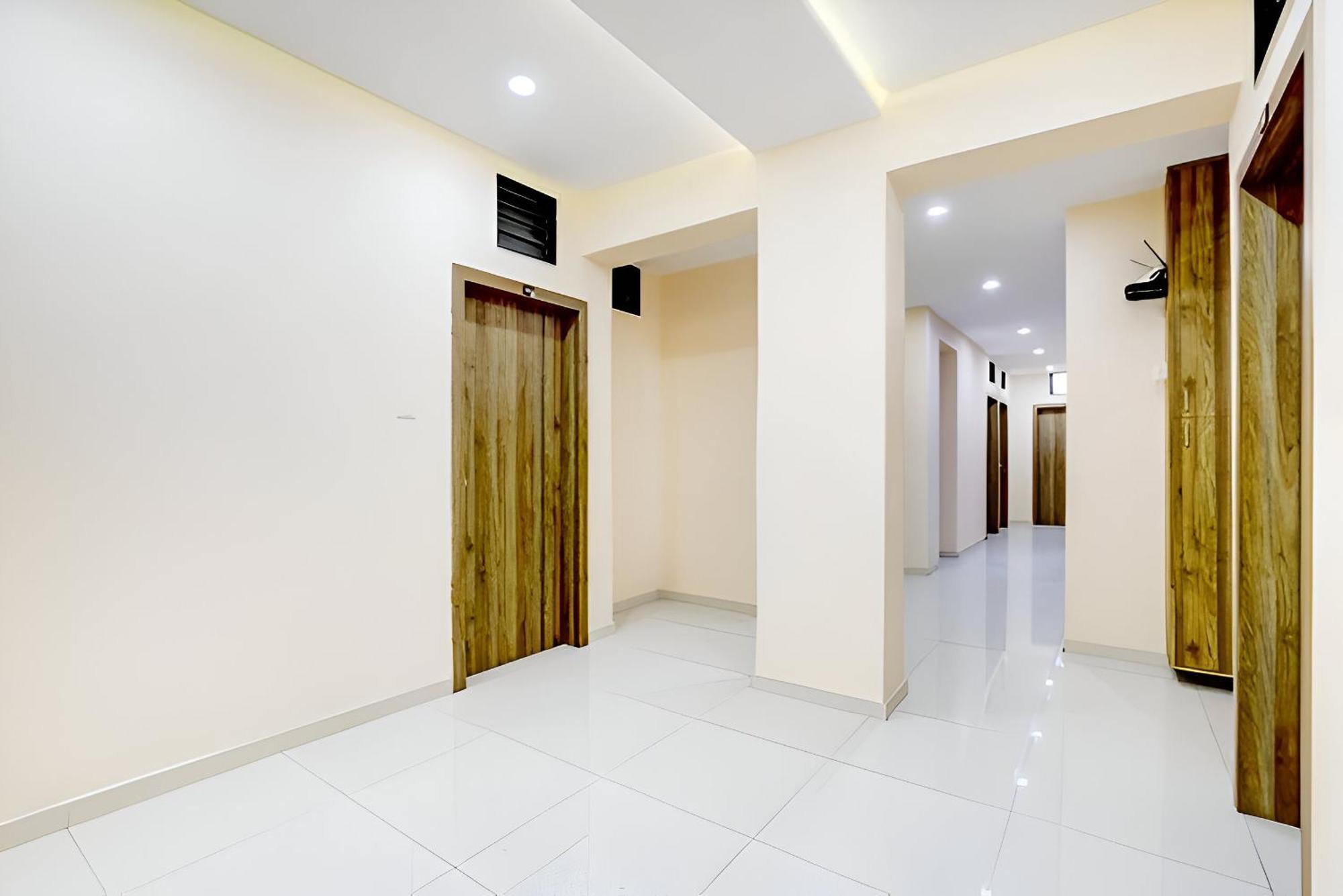 Hotel Blue Leaf ราชโกฎิ ภายนอก รูปภาพ