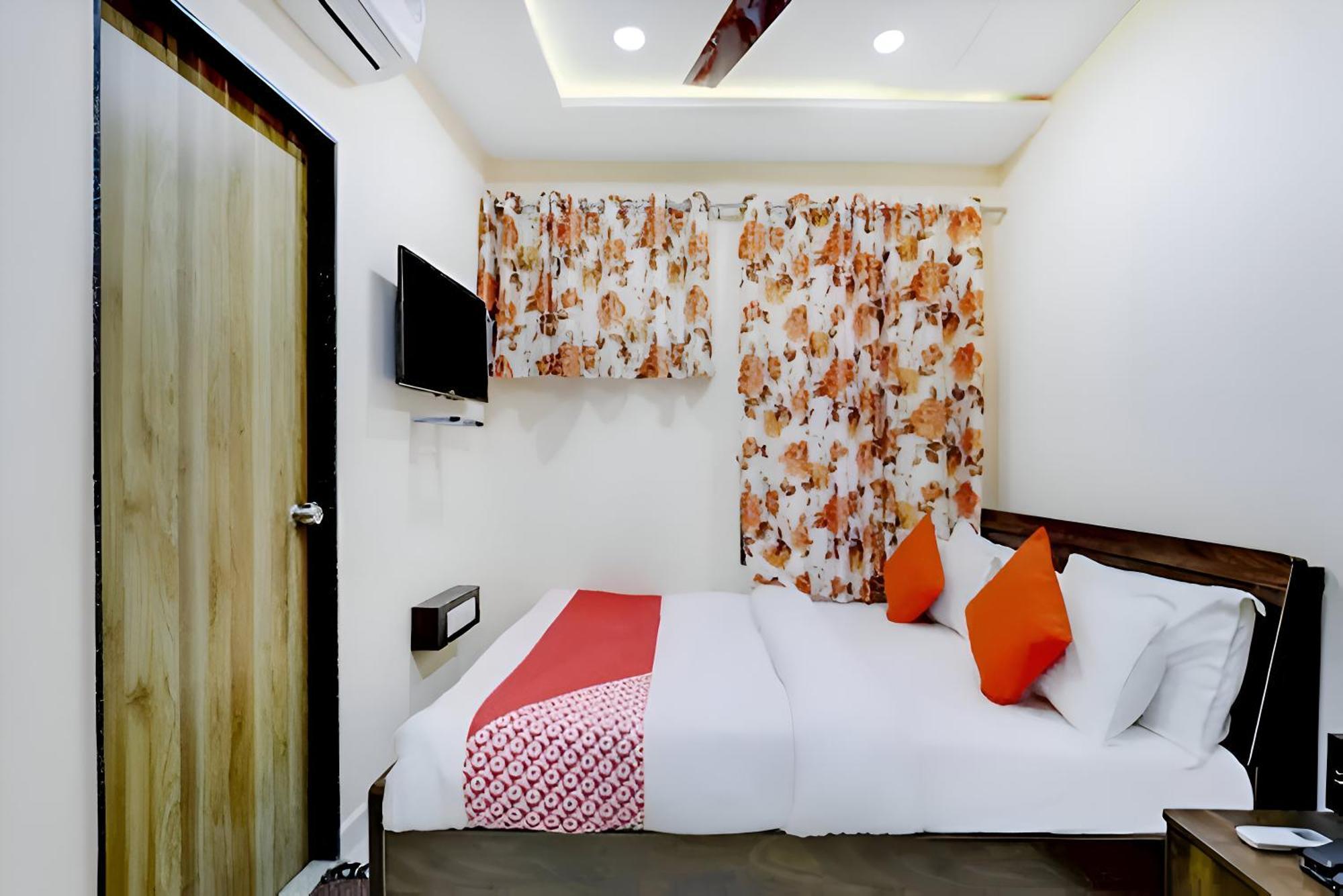Hotel Blue Leaf ราชโกฎิ ภายนอก รูปภาพ