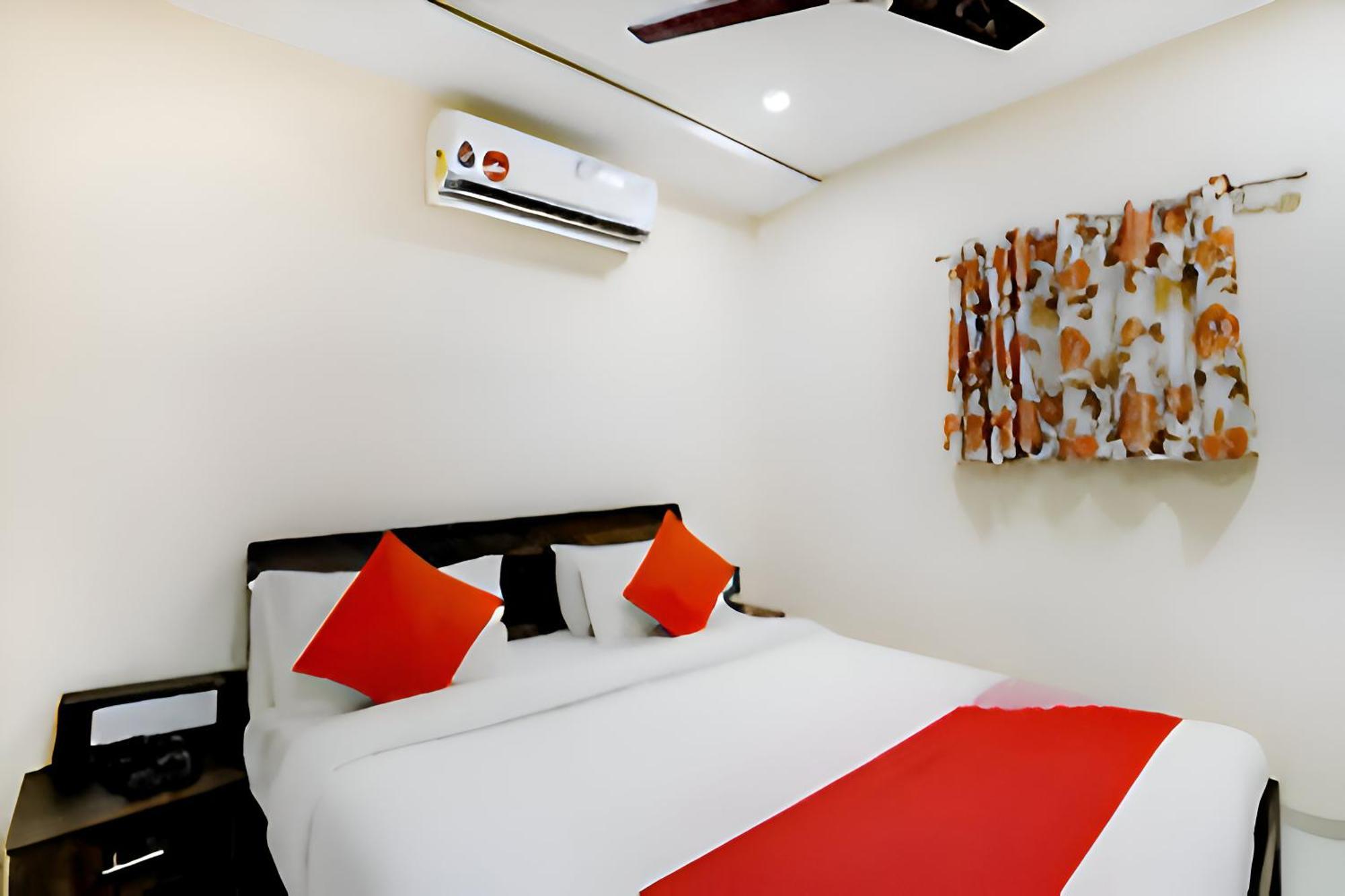 Hotel Blue Leaf ราชโกฎิ ภายนอก รูปภาพ