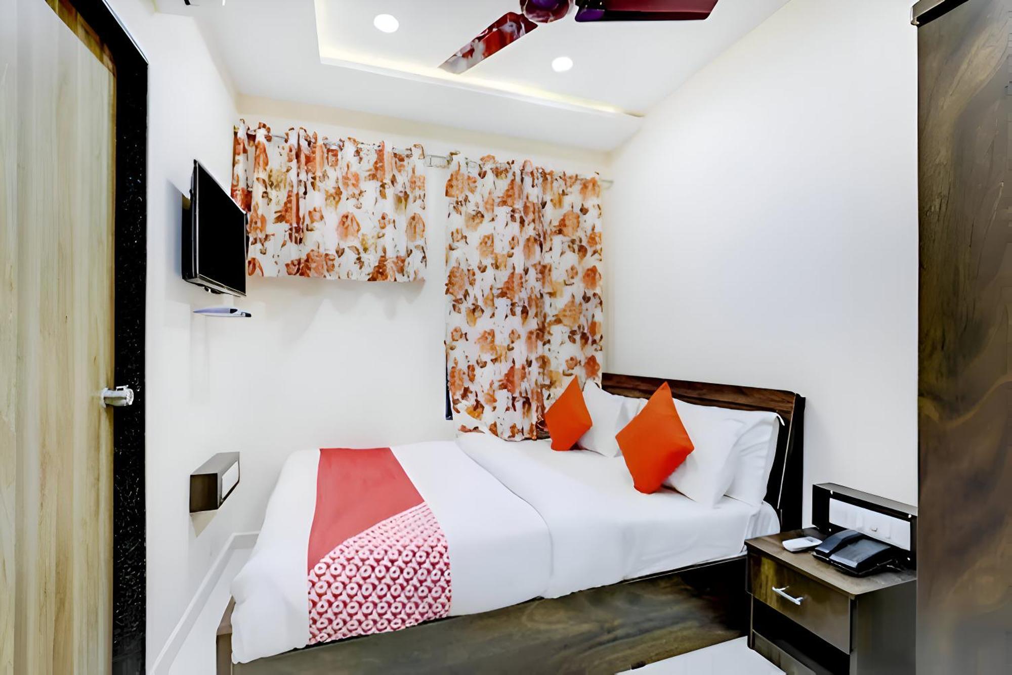 Hotel Blue Leaf ราชโกฎิ ภายนอก รูปภาพ