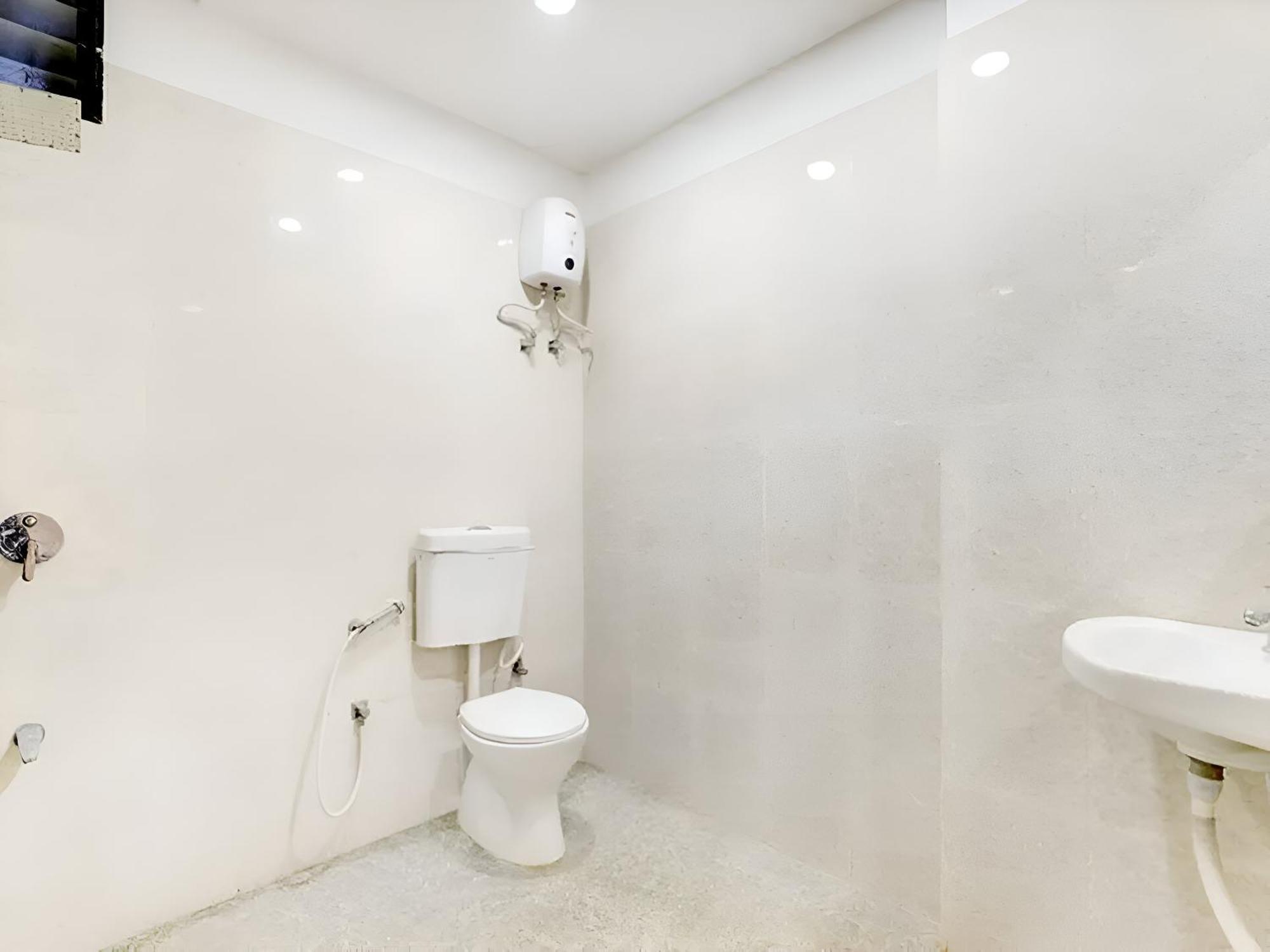 Hotel Blue Leaf ราชโกฎิ ภายนอก รูปภาพ