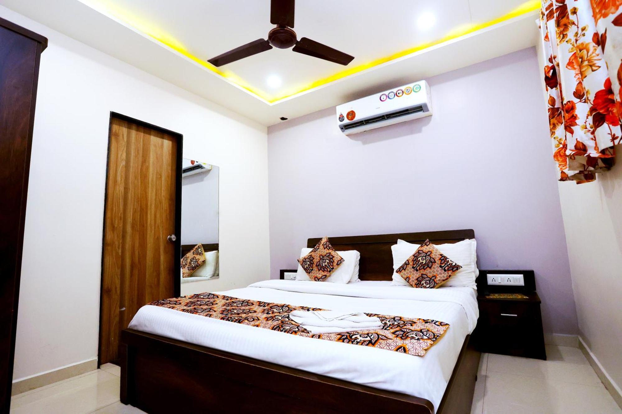 Hotel Blue Leaf ราชโกฎิ ภายนอก รูปภาพ