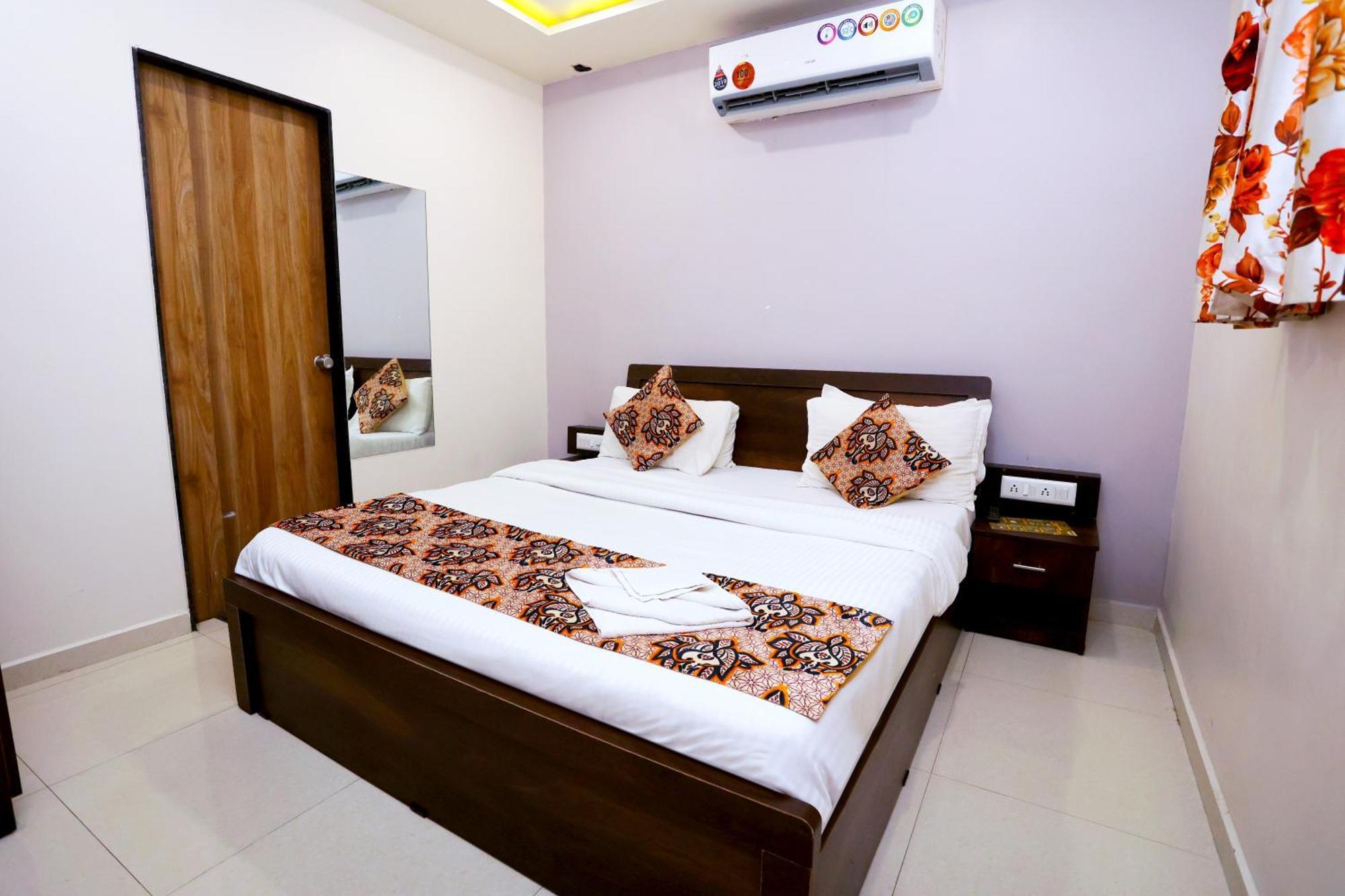 Hotel Blue Leaf ราชโกฎิ ภายนอก รูปภาพ